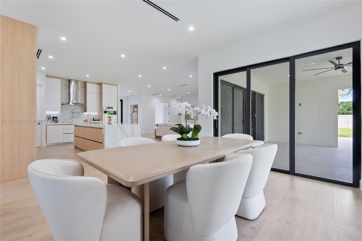 Dining room, Interior, Kitchen, Recessed Lighting, Wood Texture Flooring