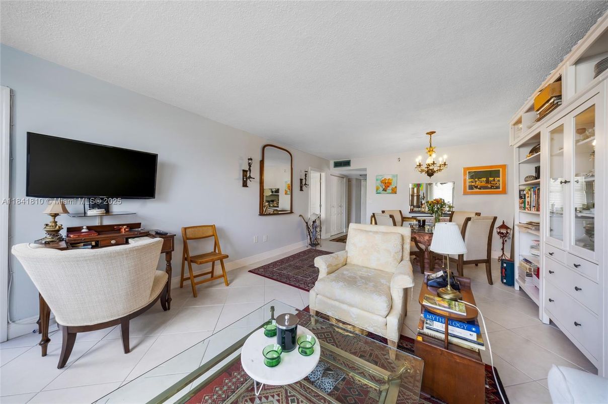 Chandelier, Dining room, Interior, Living room