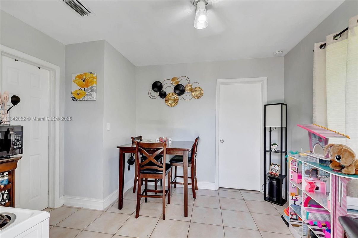 Dining room, Interior