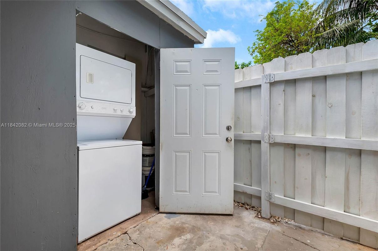 Exterior, Utility Closets, Washer