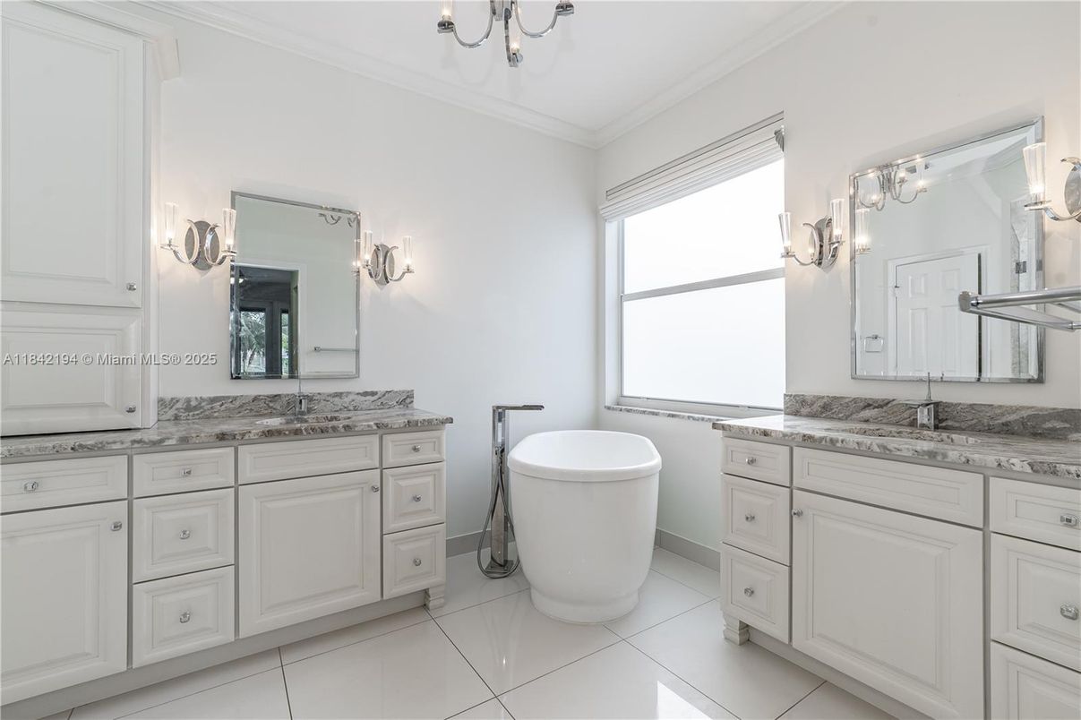 Bathroom, Dual Sink Vanities, Free Standing Baths, Interior