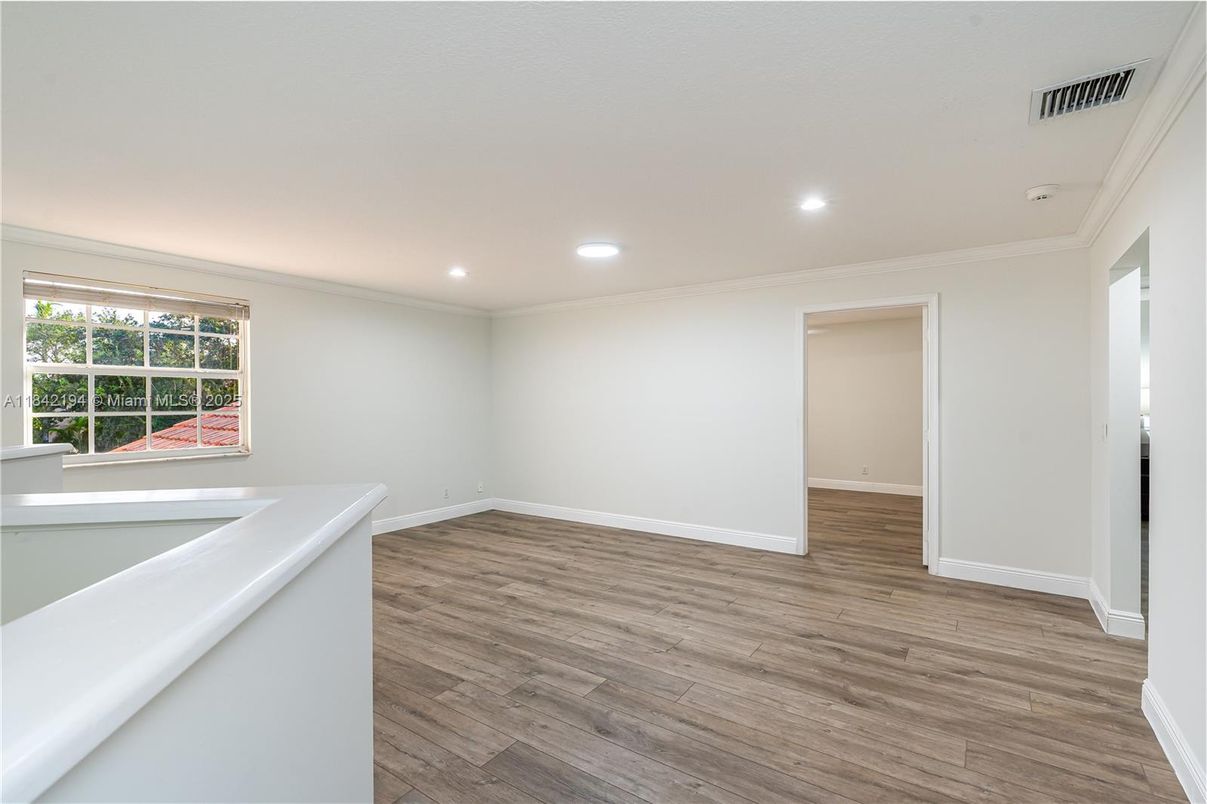 Empty room, Interior, Recessed Lighting, Wood Texture Flooring
