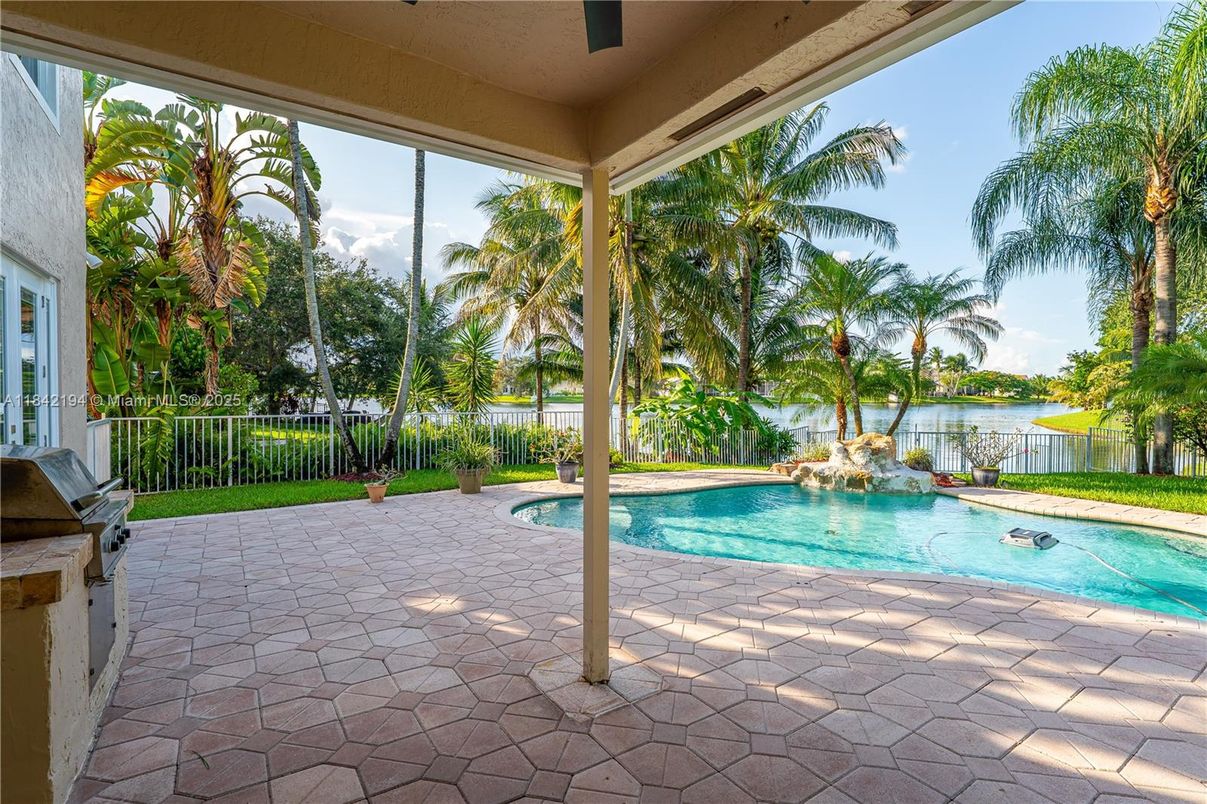 Exterior, Pool, Water