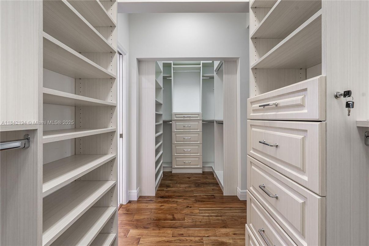 Interior, Walk-in Closets, Wood Texture Flooring