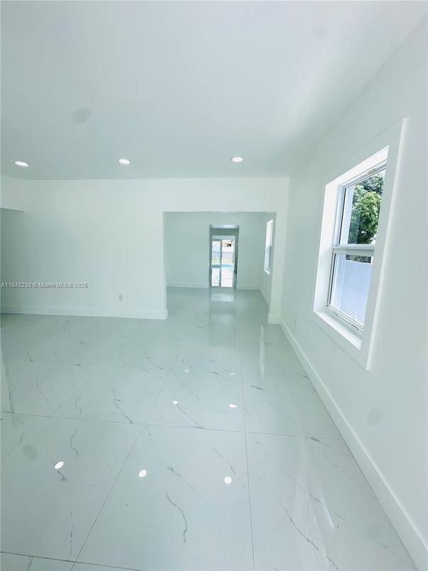 Empty room, Interior, Marble, Recessed Lighting