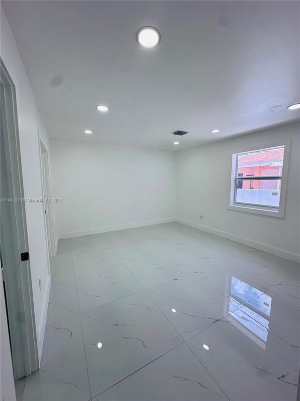 Empty room, Interior, Marble, Recessed Lighting