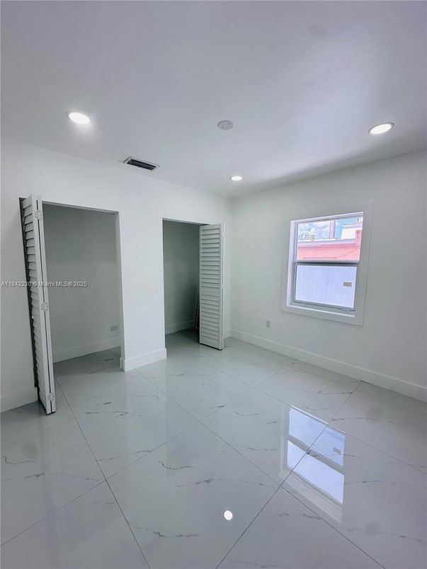Empty room, Interior, Marble, Recessed Lighting