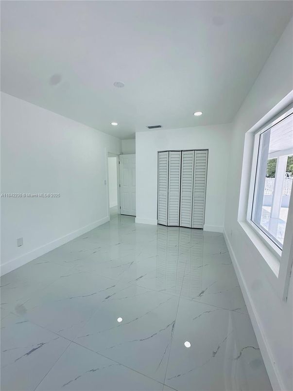 Empty room, Interior, Marble, Recessed Lighting