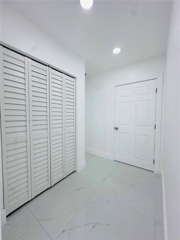 Empty room, Interior, Marble, Recessed Lighting