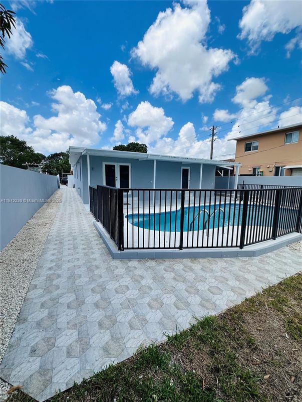 Exterior, Pool