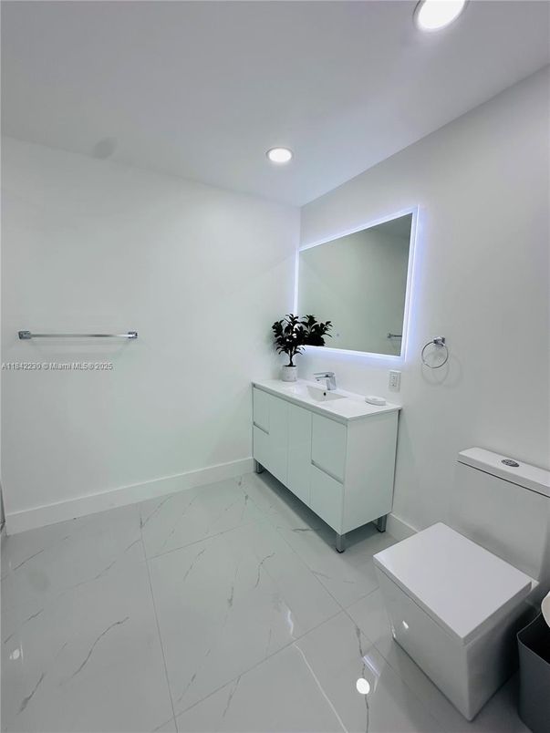 Bathroom, Dual Sink Vanities, Interior, Marble, Recessed Lighting