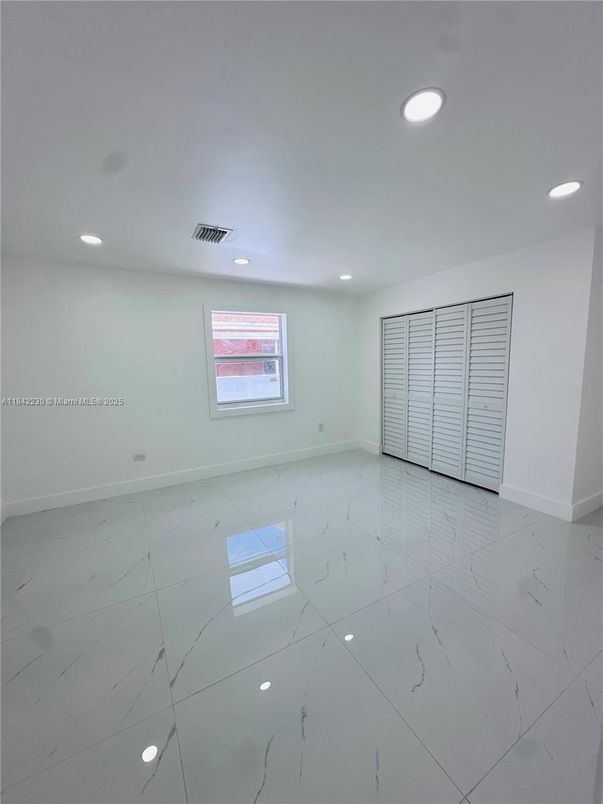 Empty room, Interior, Marble, Recessed Lighting