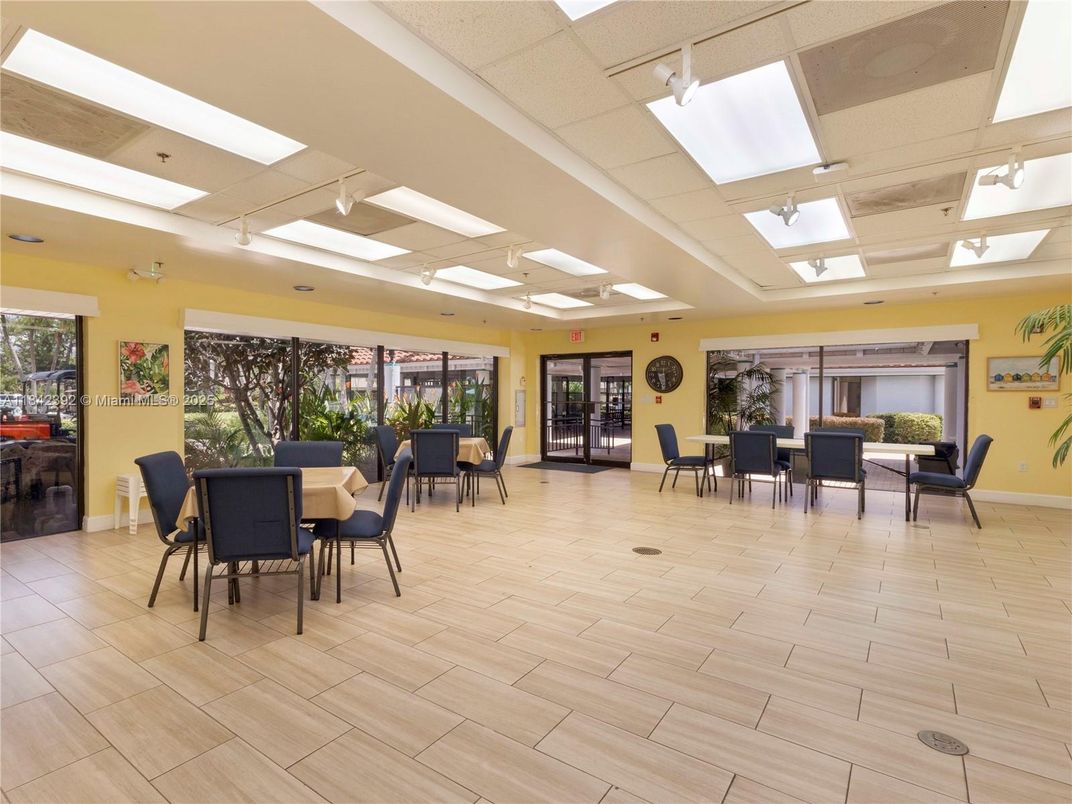 Dining room, Interior, Recessed Lighting