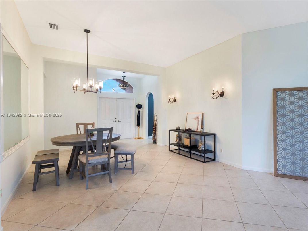 Chandelier, Dining room, Interior, Pendant Lights