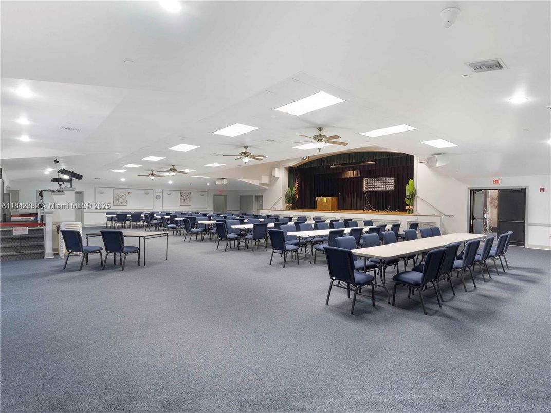 Dining room, Interior, Recessed Lighting