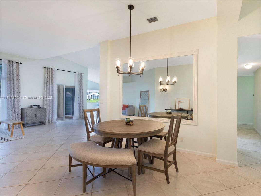 Chandelier, Dining room, Interior, Pendant Lights