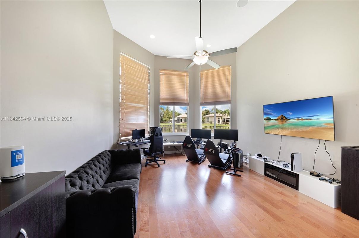 Home Office, Interior, Recessed Lighting, Wood Texture Flooring