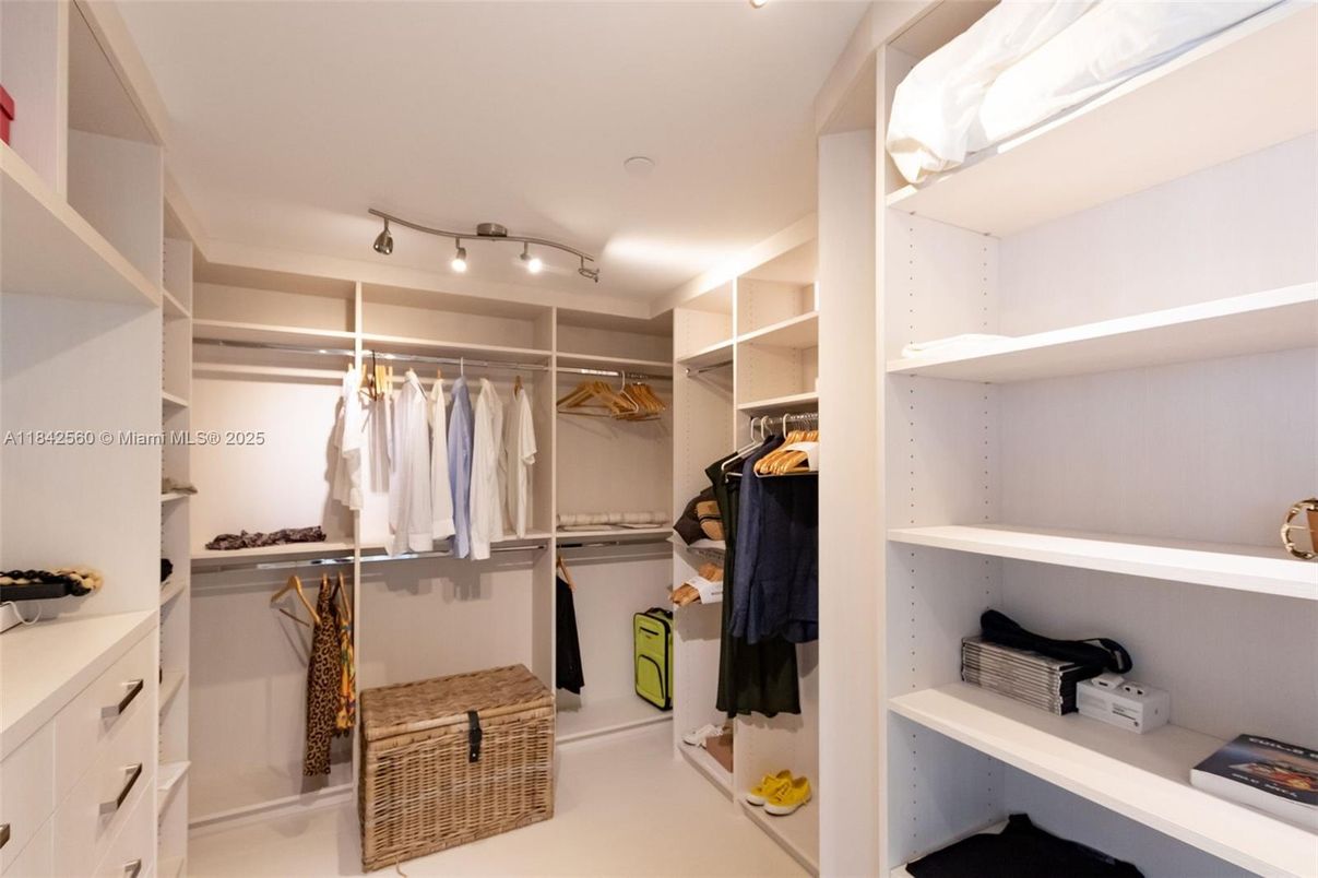 Interior, Walk-in Closets