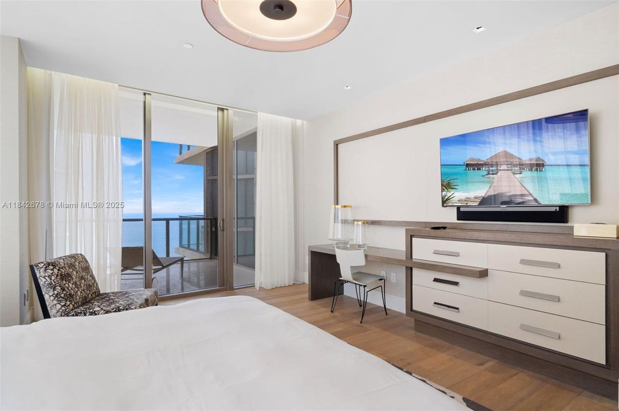 Bedroom, Interior, Recessed Lighting, Water, Wood Texture Flooring