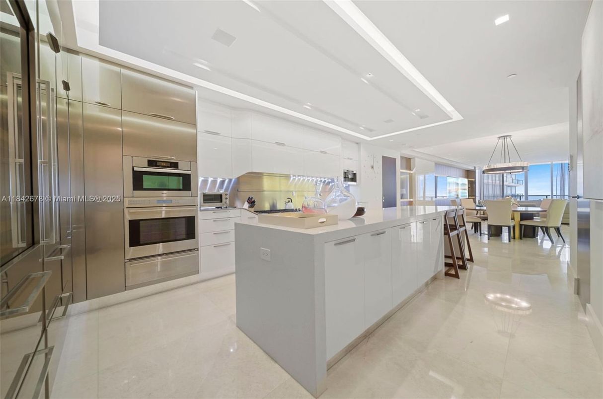 Dining room, Interior, Kitchen, Pendant Lights, Recessed Lighting, Stainless Steel Appliances