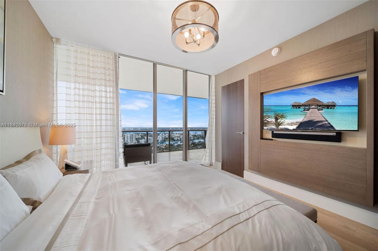 Bedroom, Interior, Water, Wood Texture Flooring