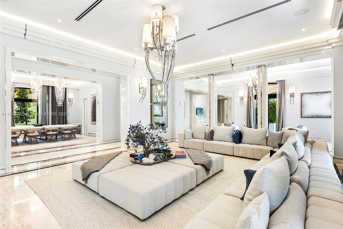 Dining room, Interior, Living room, Pendant Lights, Recessed Lighting
