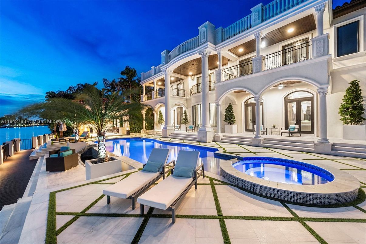 Exterior, Pool, Water
