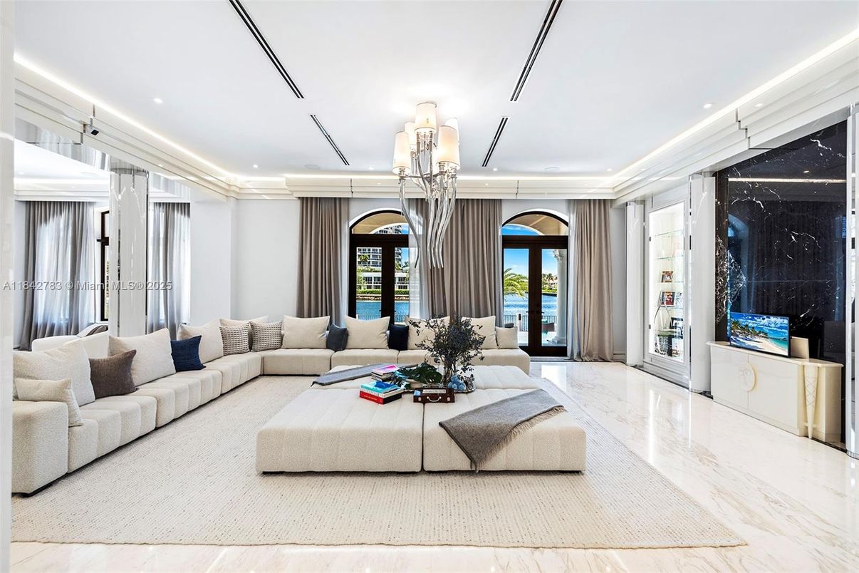 Interior, Living room, Marble, Marble Walls, Recessed Lighting, Water