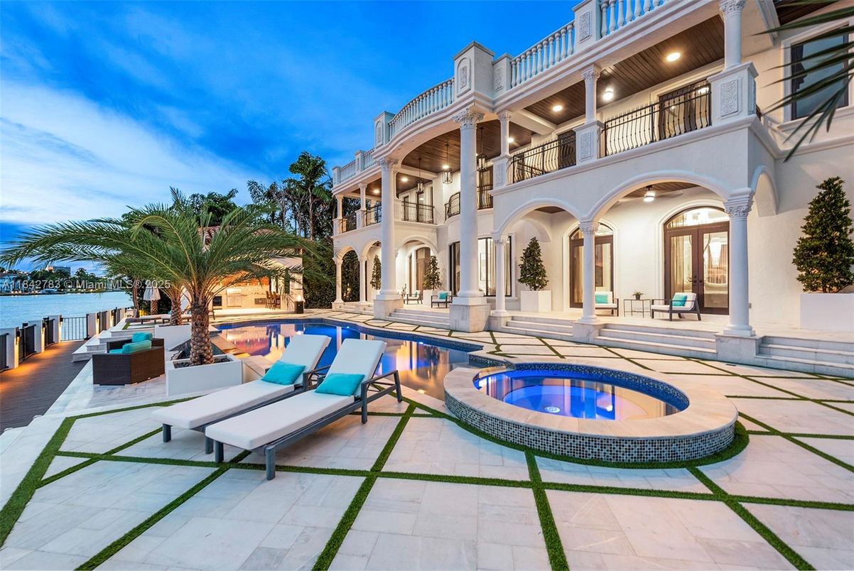 Exterior, Pool, Water