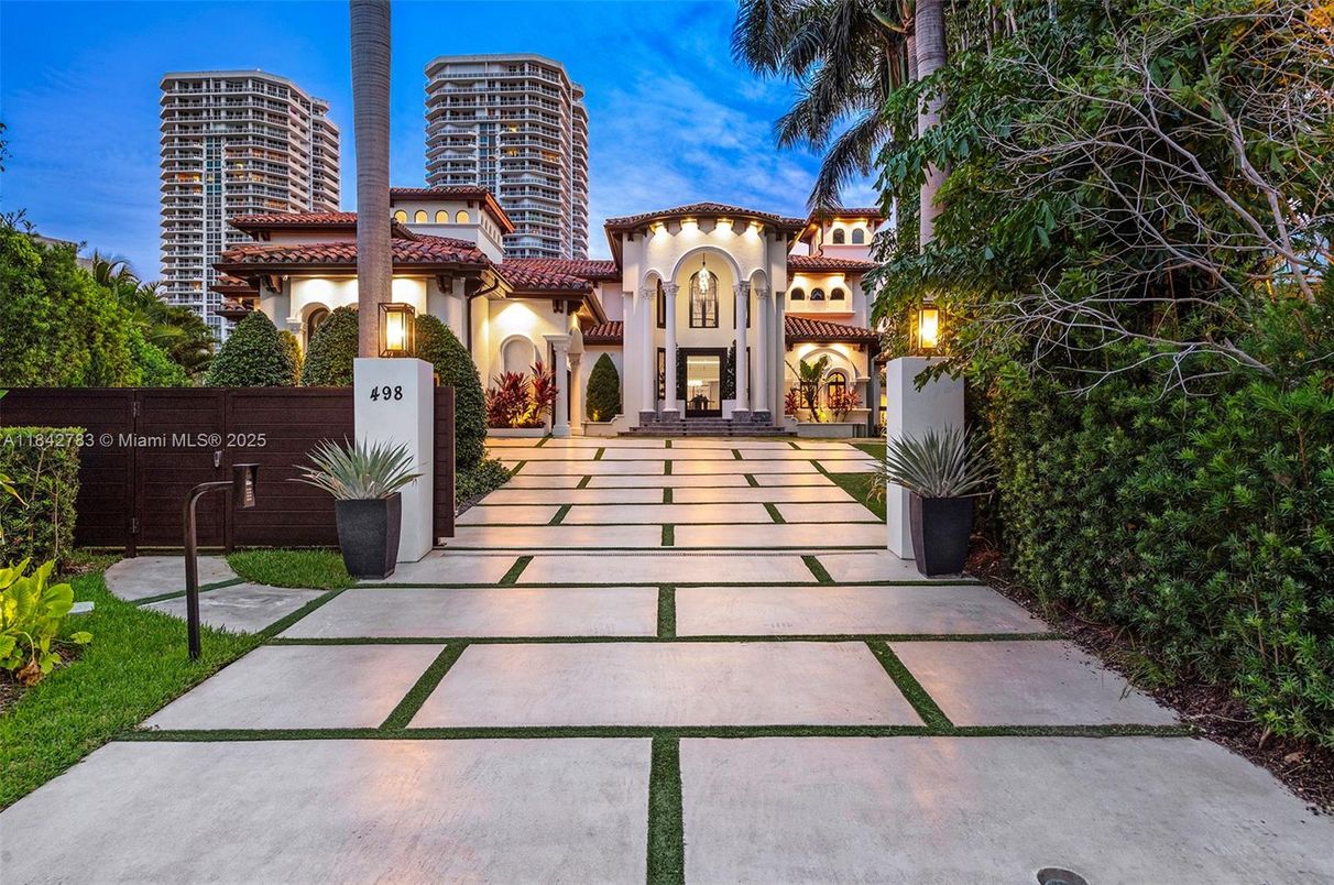 Exterior, Facade, Spanish Mediterranean