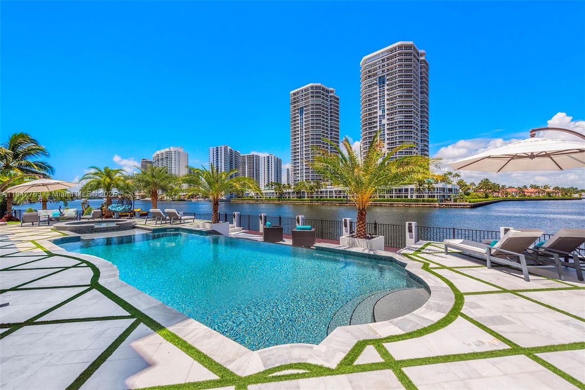 Exterior, Pool, Water