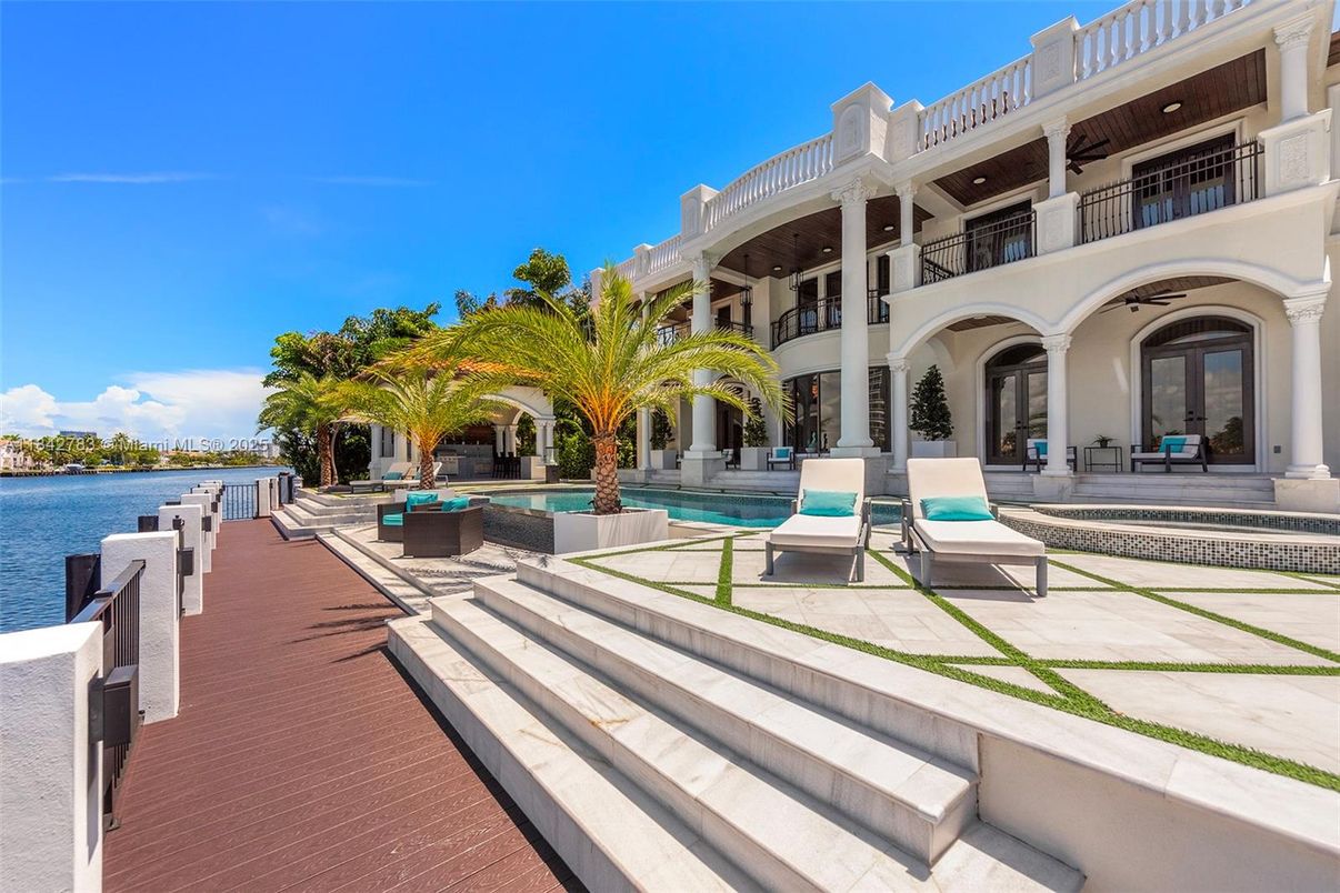 Exterior, Pool, Water