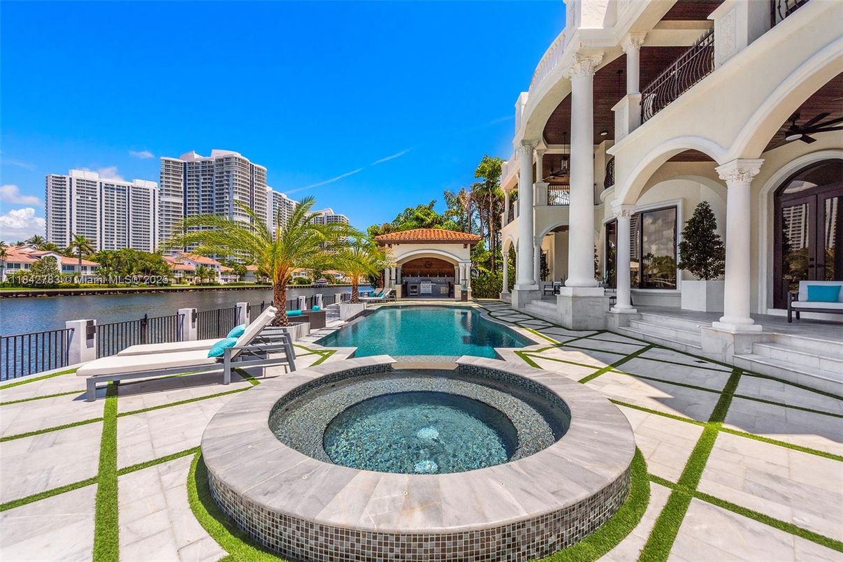 Exterior, Pool, Water
