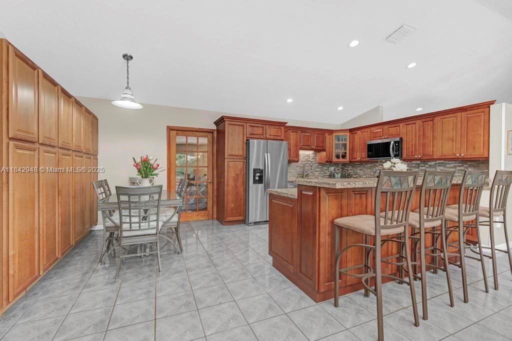 Dining room, Interior, Kitchen, Pendant Lights, Recessed Lighting, Stainless Steel Appliances