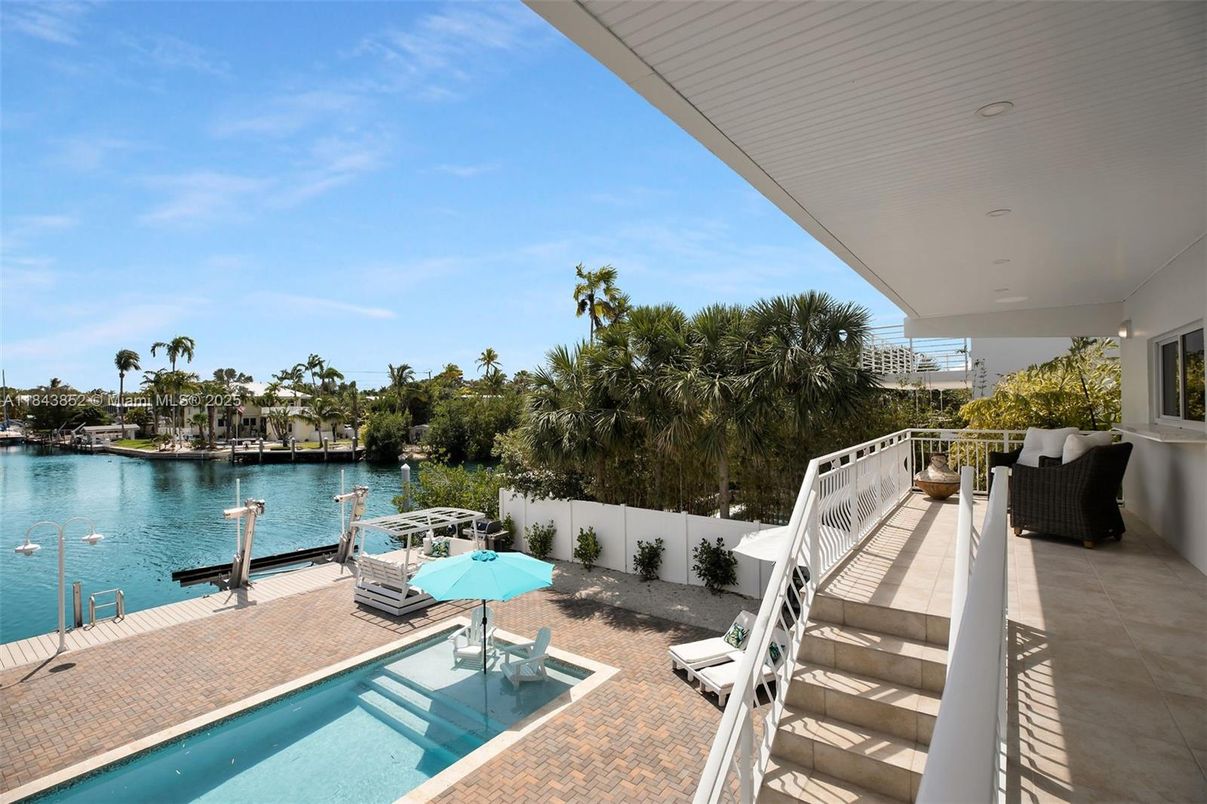 Exterior, Pool, Water