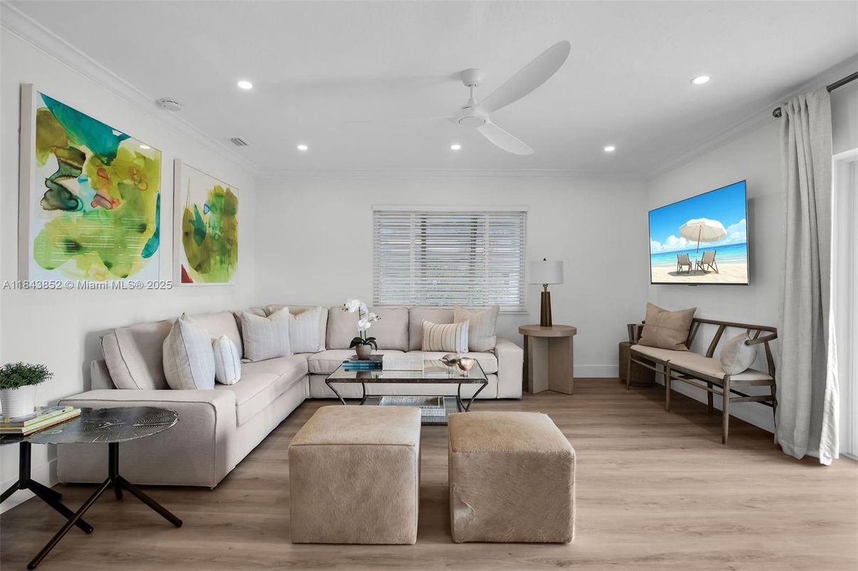 Interior, Living room, Recessed Lighting, Wood Texture Flooring