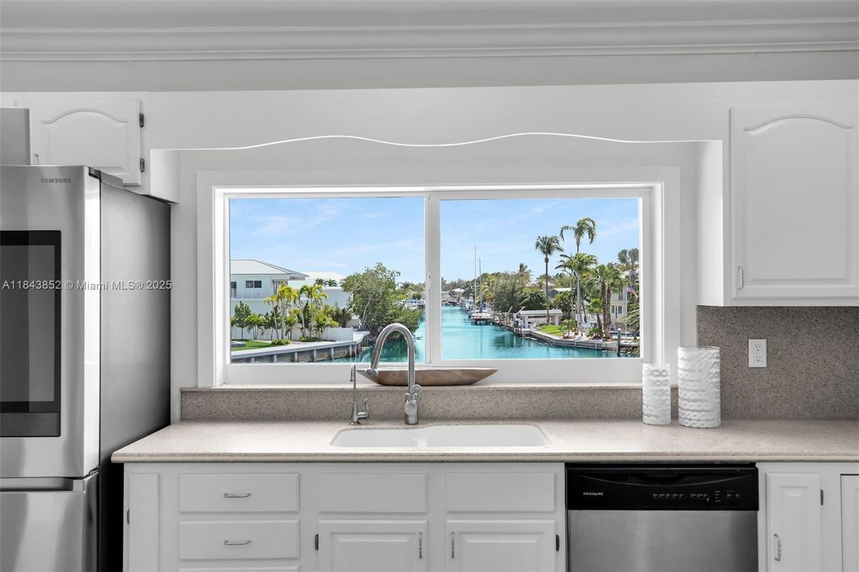 Interior, Kitchen, Stainless Steel Appliances, Water