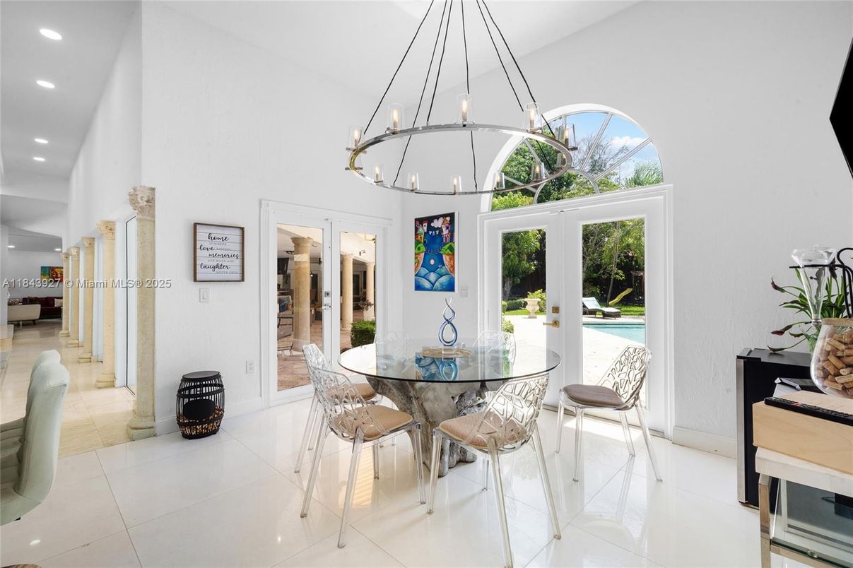 Chandelier, Dining room, Interior, Pendant Lights, Recessed Lighting