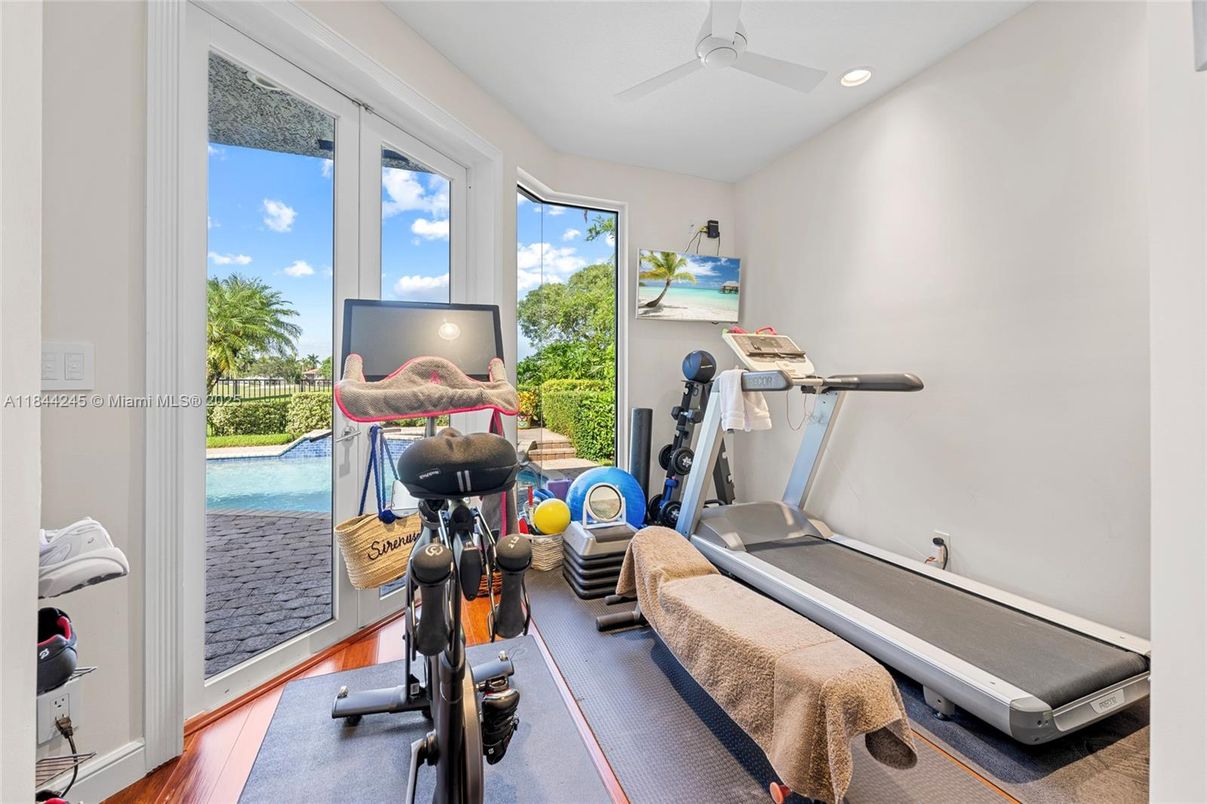 Fitness Equipment, Interior, Recessed Lighting, Wood Texture Flooring