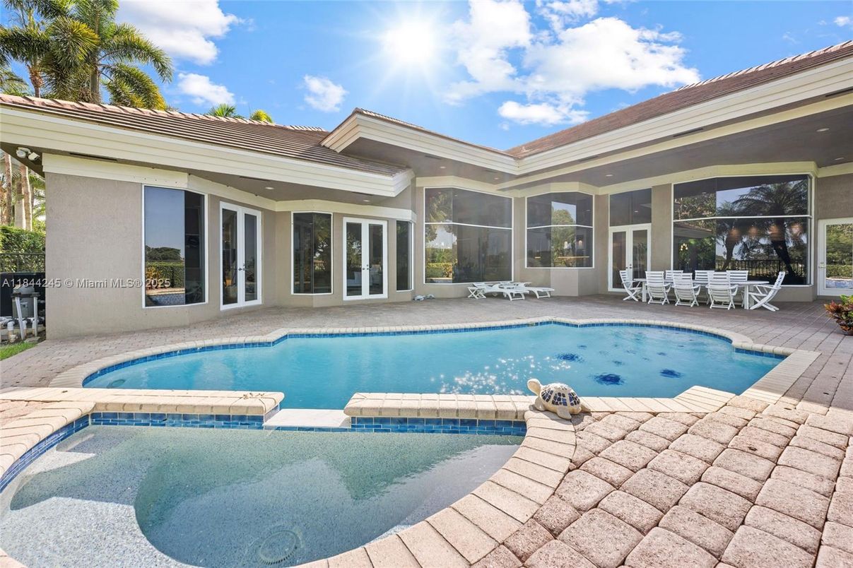 Exterior, Pool