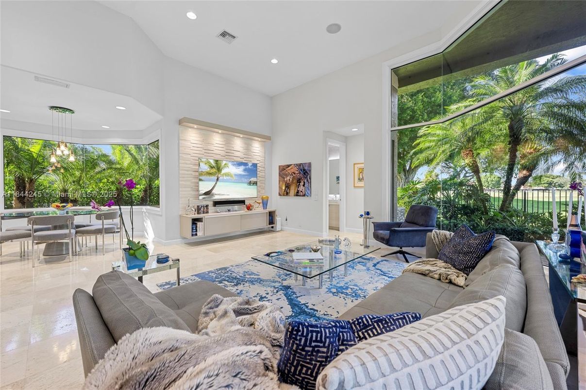 Interior, Living room, Pendant Lights, Recessed Lighting