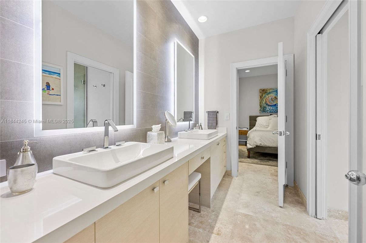 Bathroom, Bedroom, Dual Sink Vanities, Interior, Recessed Lighting