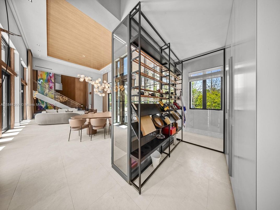 Dining room, Interior, Pendant Lights, Recessed Lighting