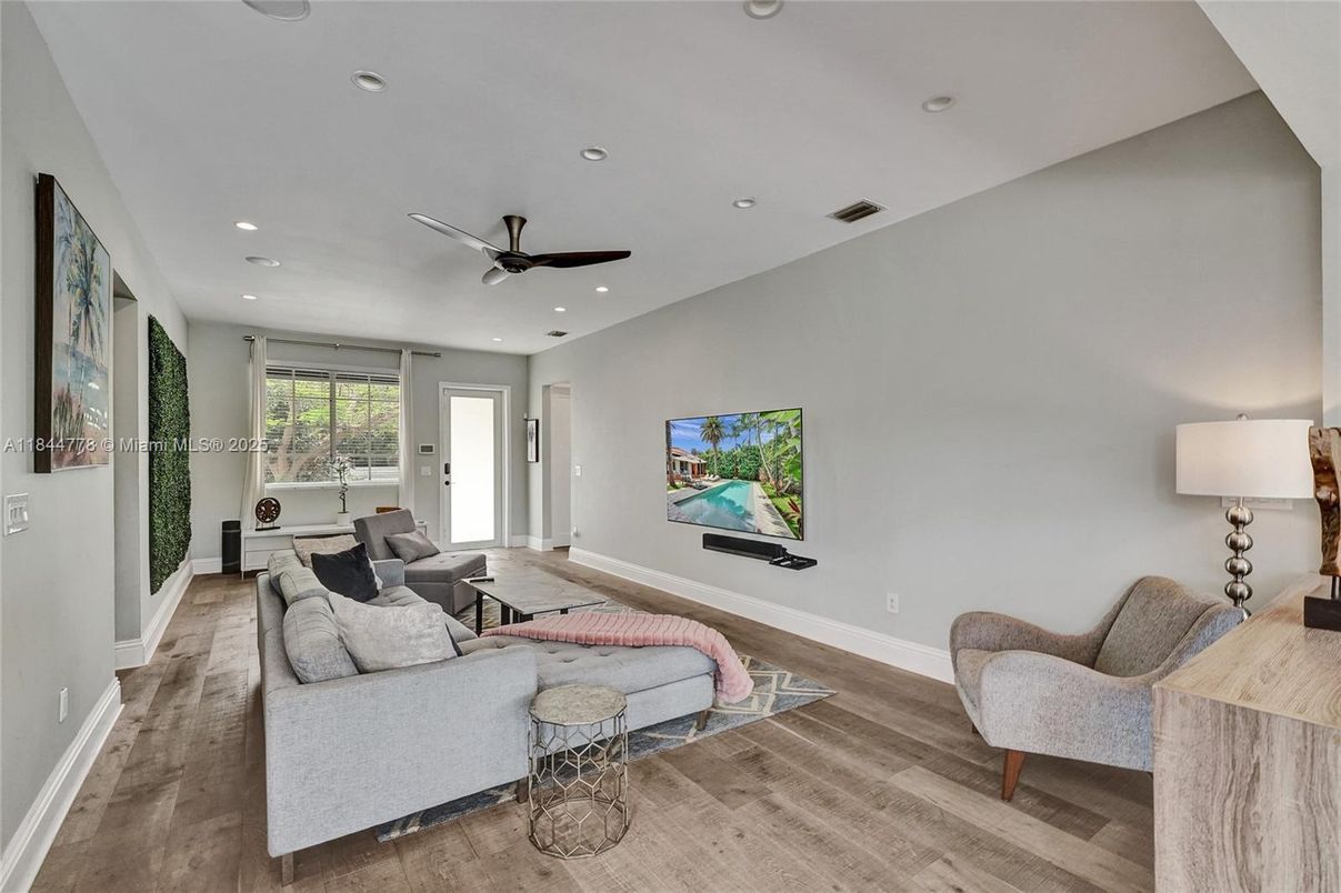 Interior, Living room, Recessed Lighting, Wood Texture Flooring