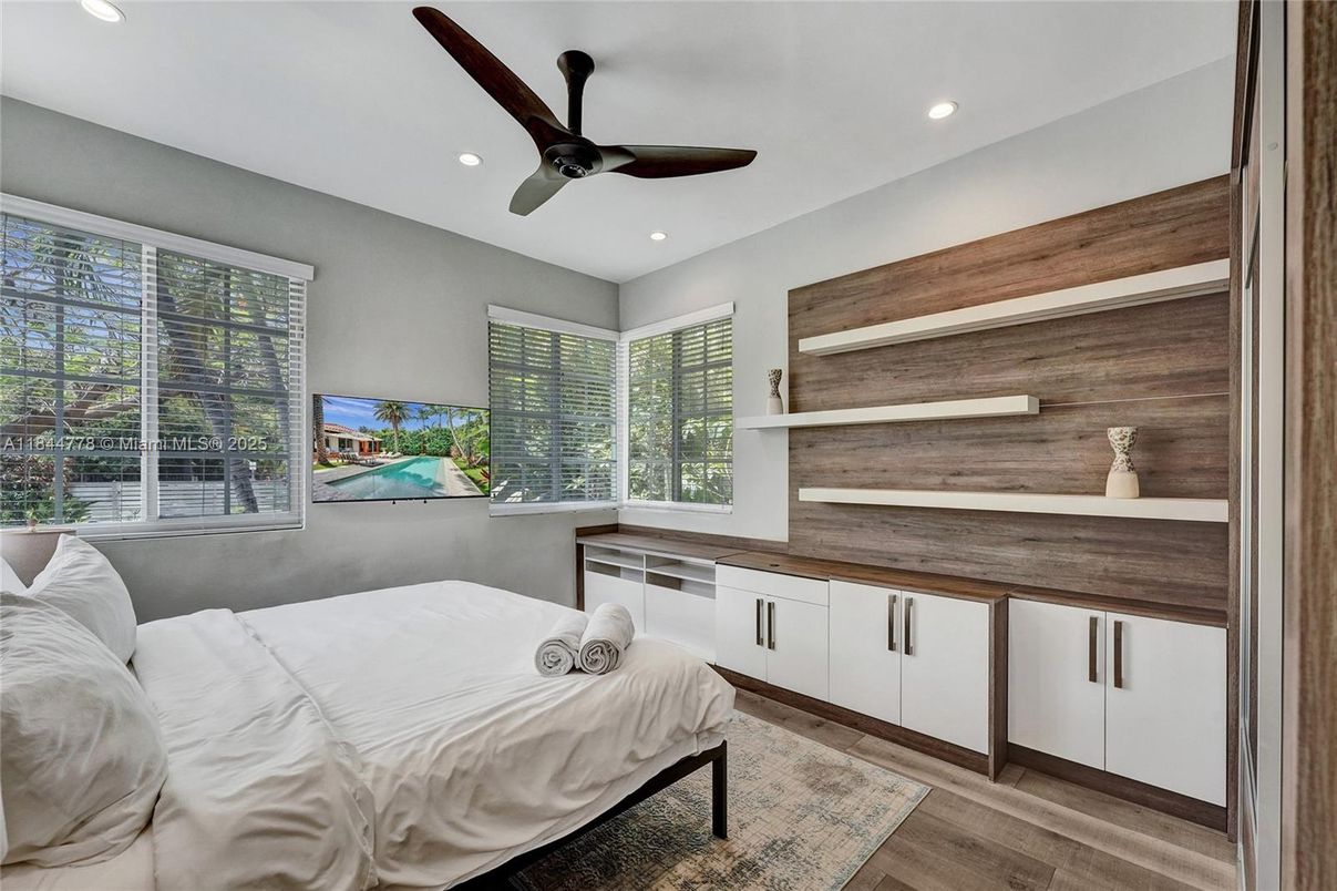 Bedroom, Interior, Recessed Lighting, Wood Texture Flooring