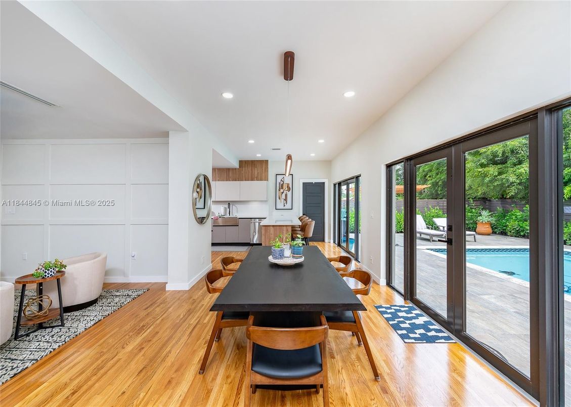 Dining room, Interior, Kitchen, Pendant Lights, Recessed Lighting, Wood Texture Flooring