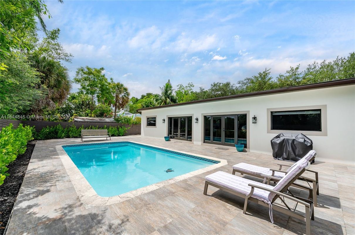 Exterior, Pool