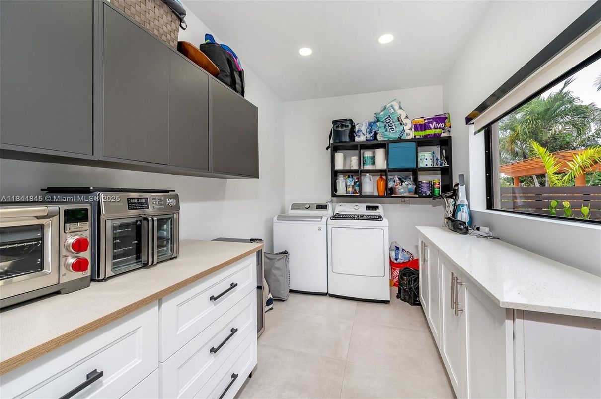 Interior, Recessed Lighting, Washer