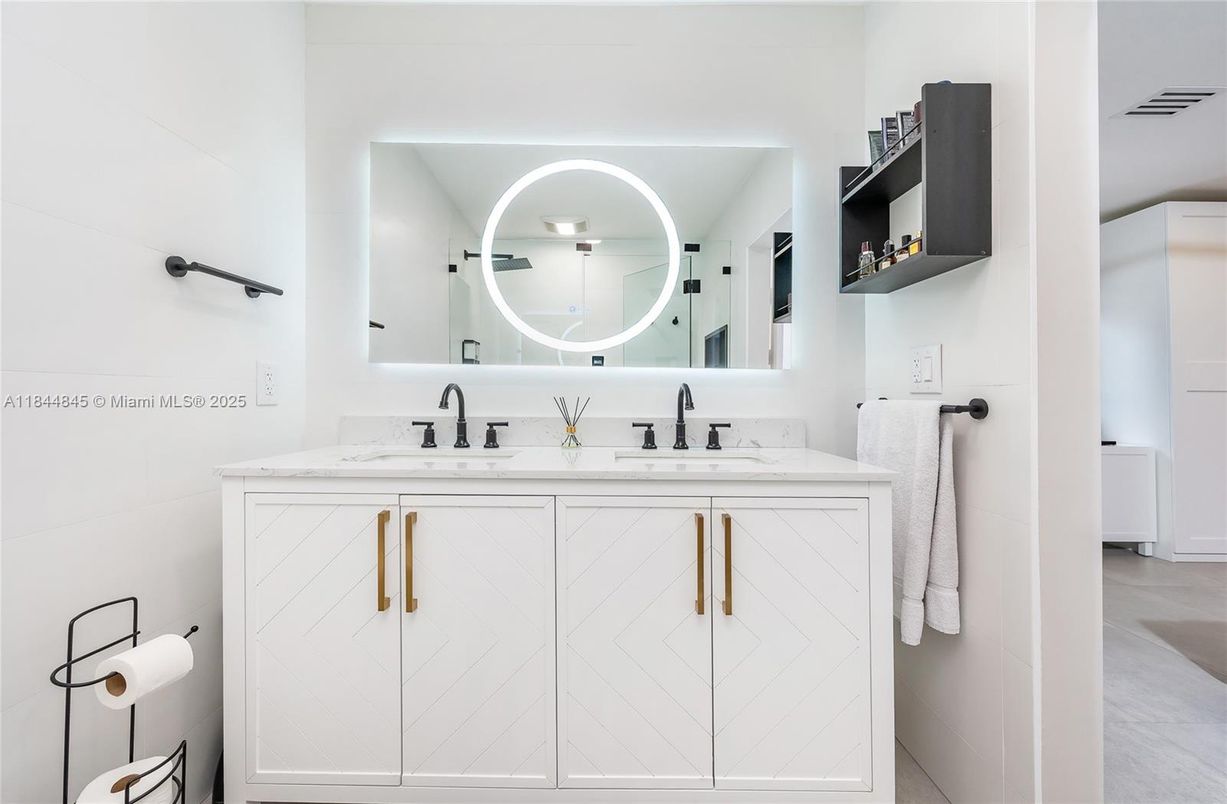 Bathroom, Dual Sink Vanities, Interior
