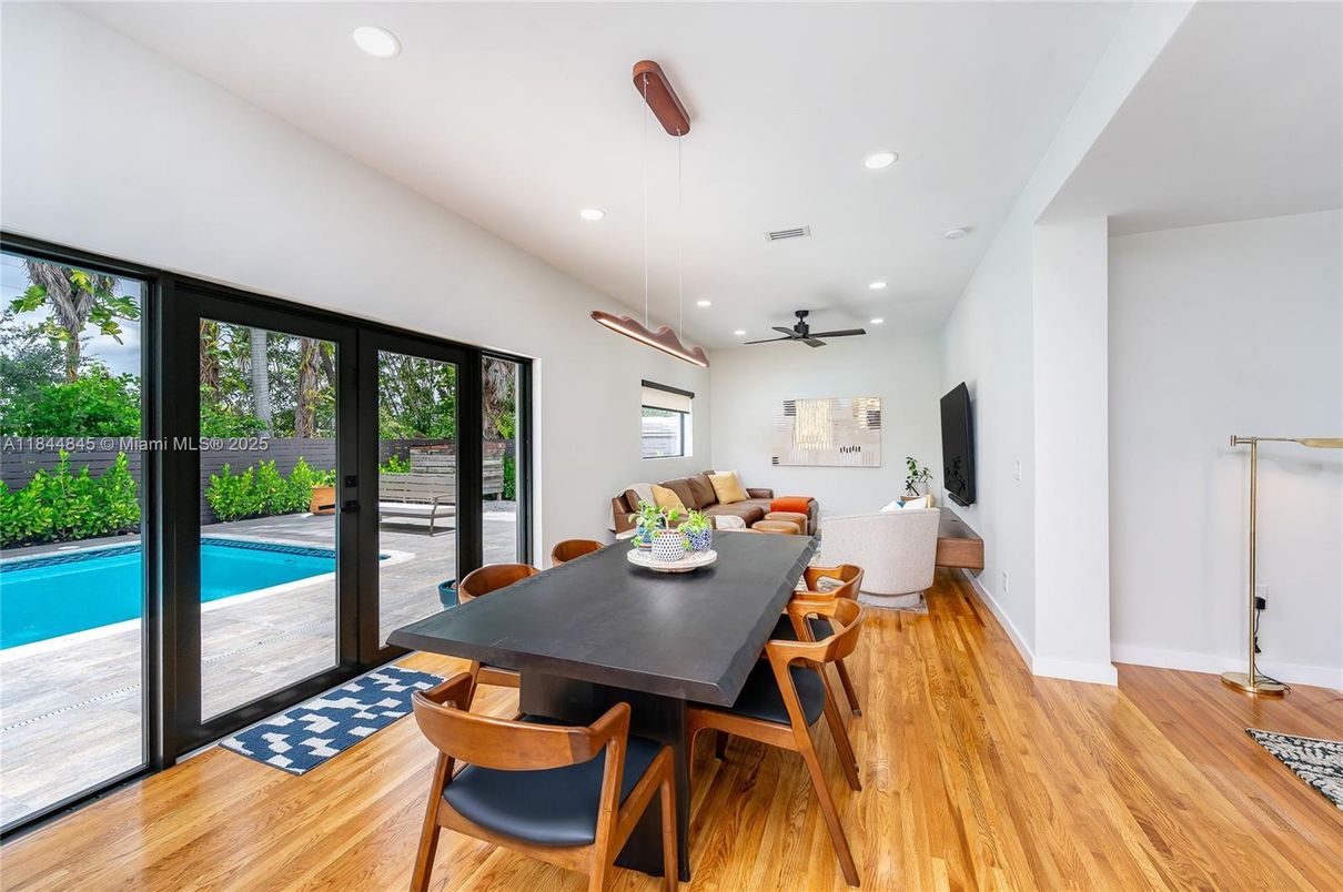 Dining room, Interior, Living room, Pendant Lights, Recessed Lighting, Wood Texture Flooring